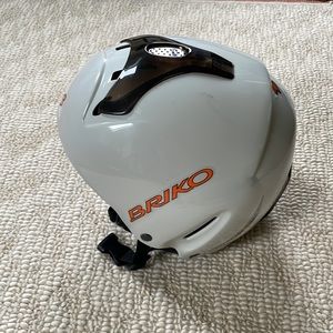 Briko ski or snowboard helmet adult medium